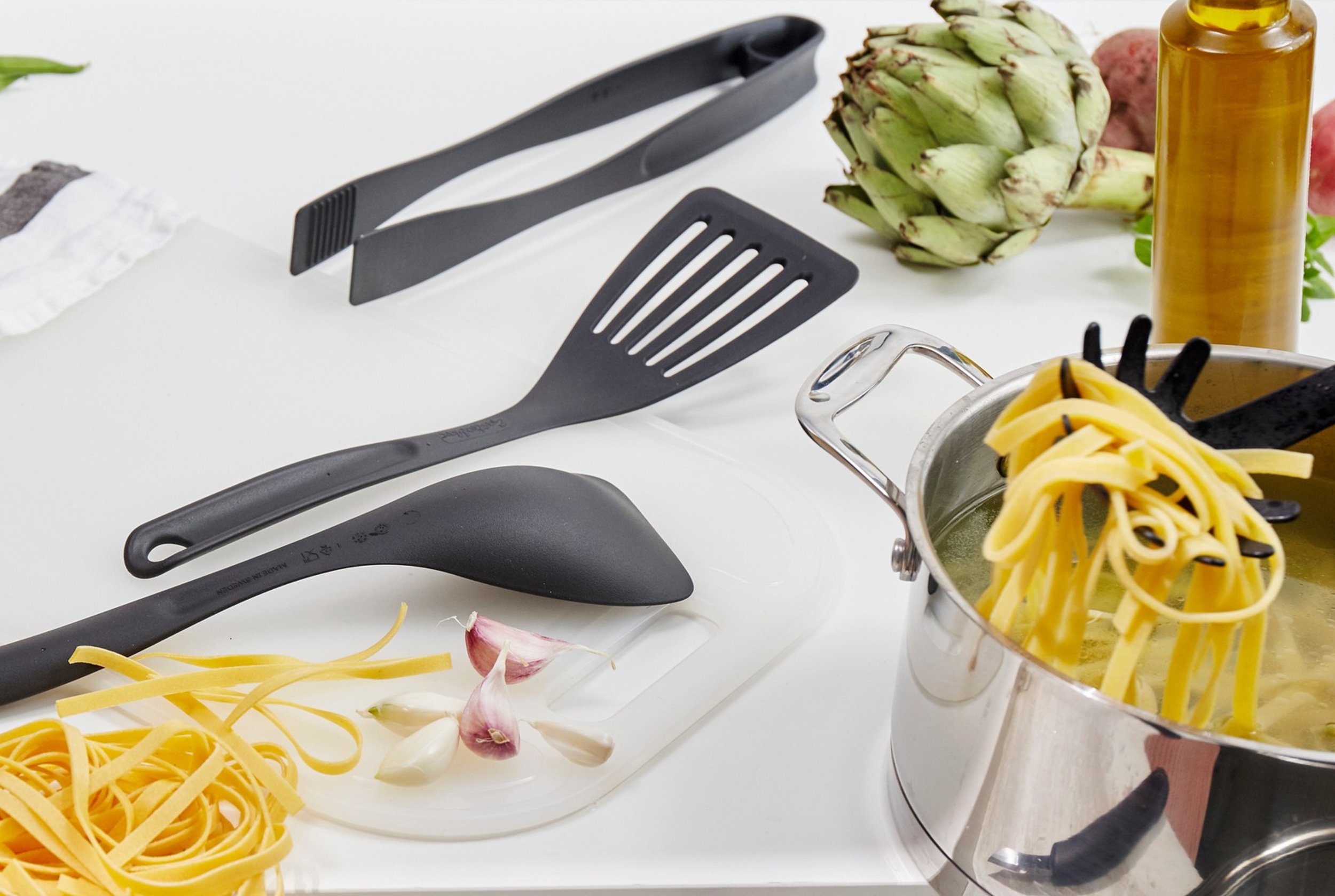 Non-scratch nylon utensils